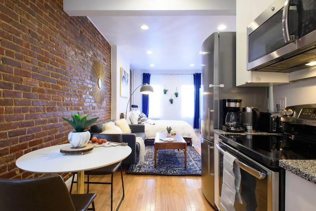 83-3W Ues Central Park Newly Furnished Xl Studio New York Appartement