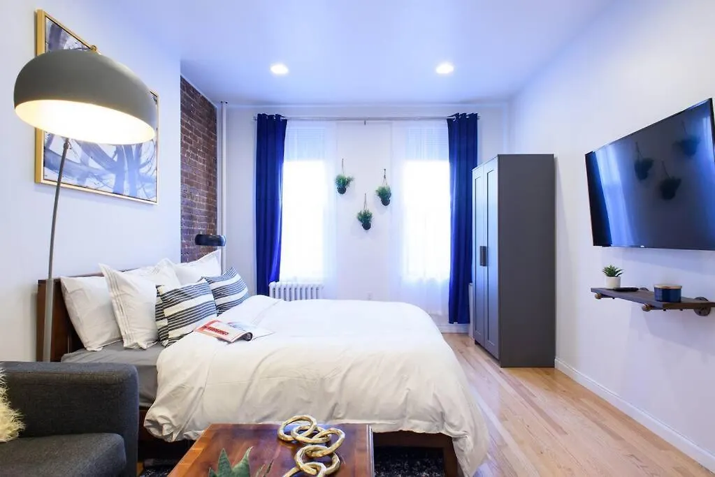 83-3W Ues Central Park Newly Furnished Xl Studio New York