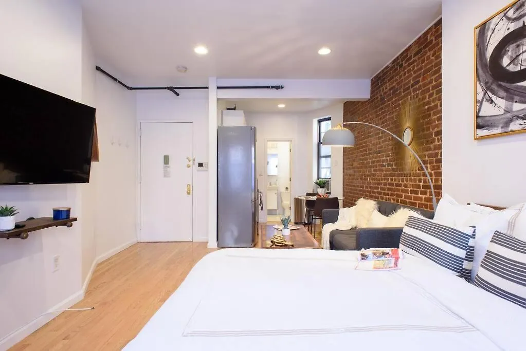 83-3W Ues Central Park Newly Furnished Xl Studio New York États-Unis
